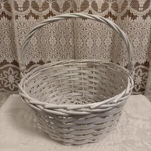 Large White Wicker Basket, Easter Basket, Everyday Decor Basket, 6½" Tall